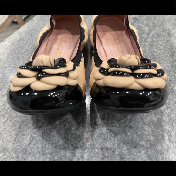 Pretty Ballerinas Classic Ballet flats in Cream & Black, Size 39 (8 - 8.5 US) - Picture 6 of 14